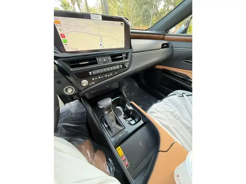 Lexus ES 2025
